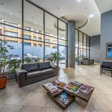 Design Tech Comfort & Location Santiago Luaran gambar
