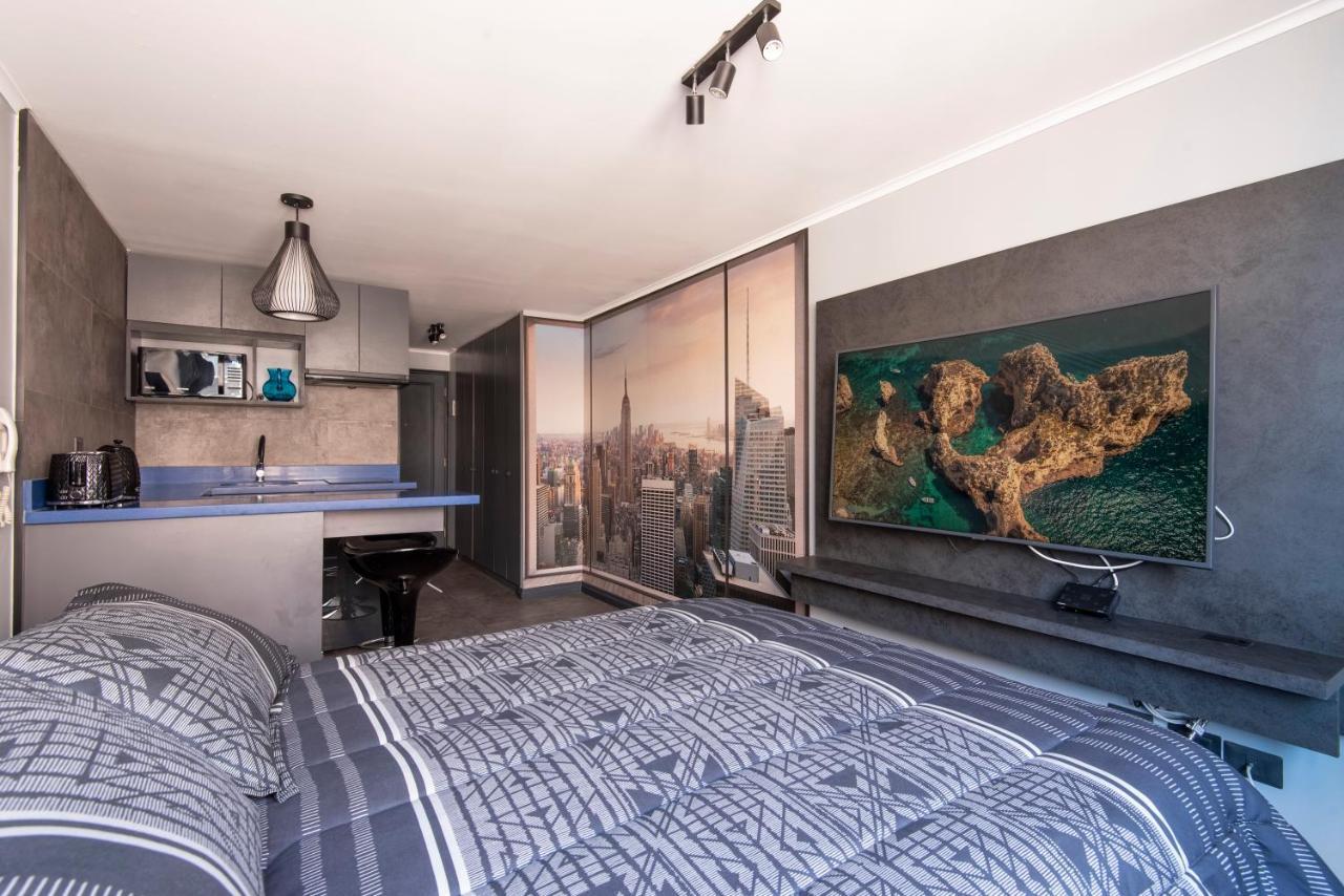 Design Tech Comfort & Location Santiago Luaran gambar