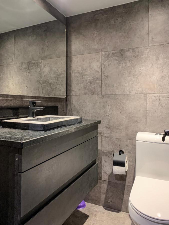 Design Tech Comfort & Location Santiago Luaran gambar