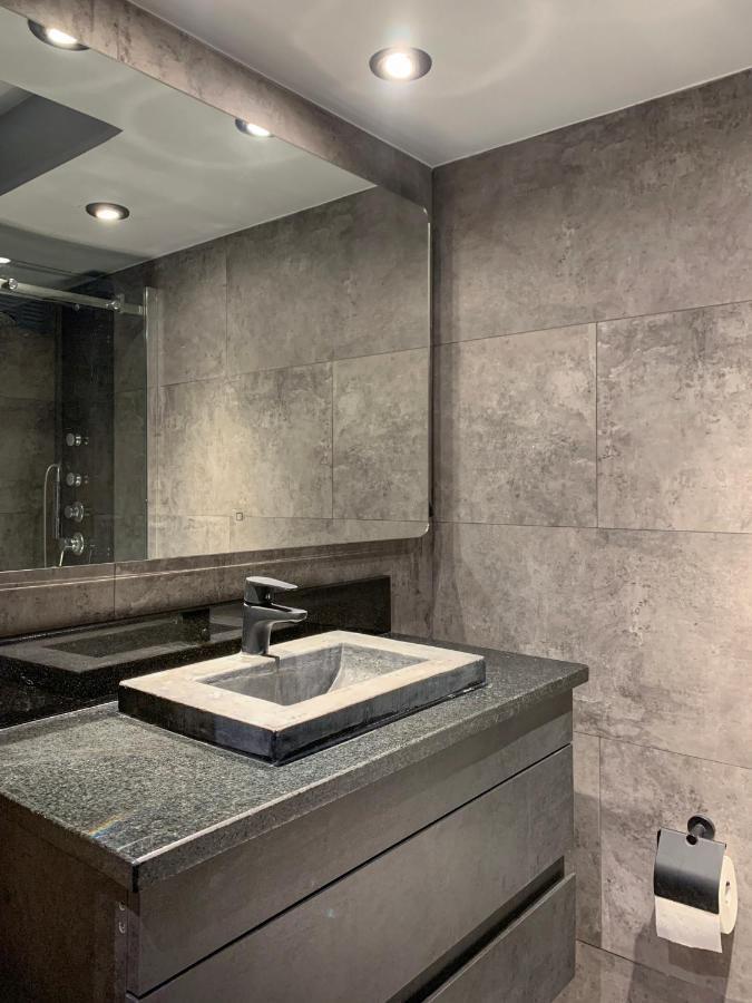 Design Tech Comfort & Location Santiago Luaran gambar