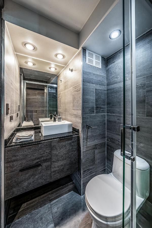 Design Tech Comfort & Location Santiago Luaran gambar