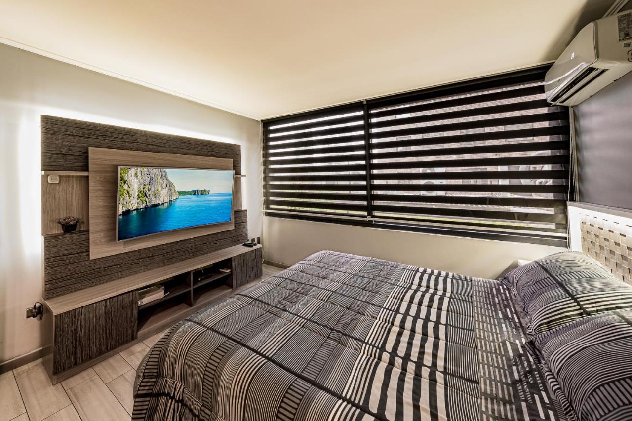 Design Tech Comfort & Location Santiago Luaran gambar