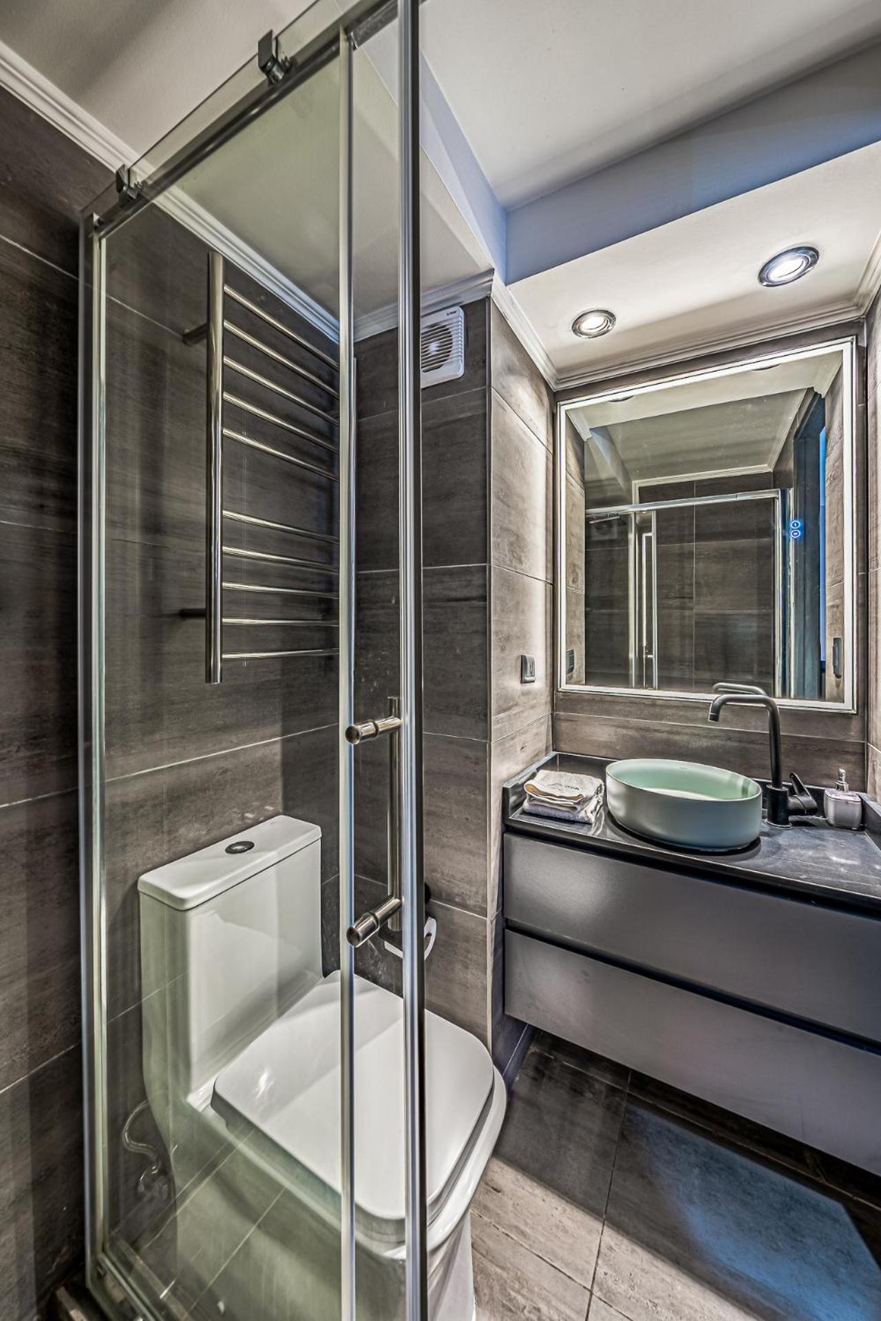 Design Tech Comfort & Location Santiago Luaran gambar